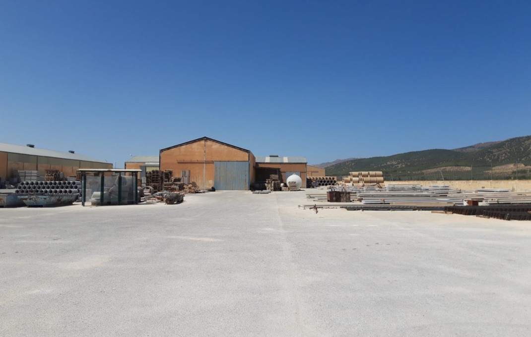Revente - Naves y solares -
Granada - Huéneja