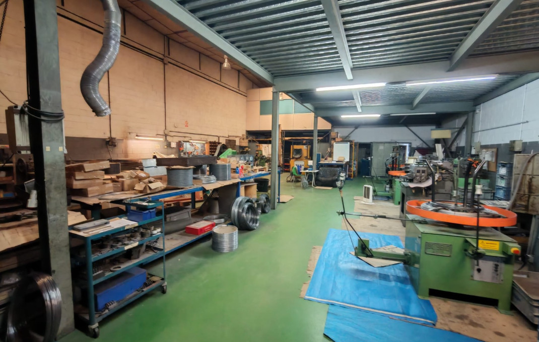 Venta - Naves y solares -
Barberá del Vallés