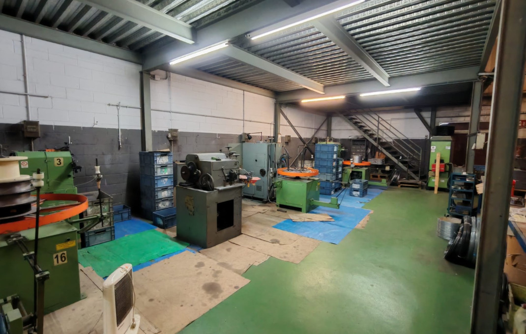 Venta - Naves y solares -
Barberá del Vallés
