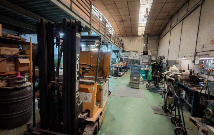 Venta - Naves y solares -
Barberá del Vallés
