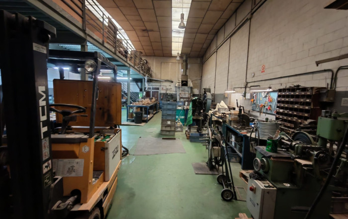 Venta - Naves y solares -
Barberá del Vallés