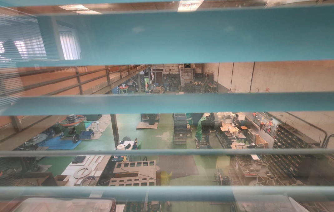 Venta - Naves y solares -
Barberá del Vallés