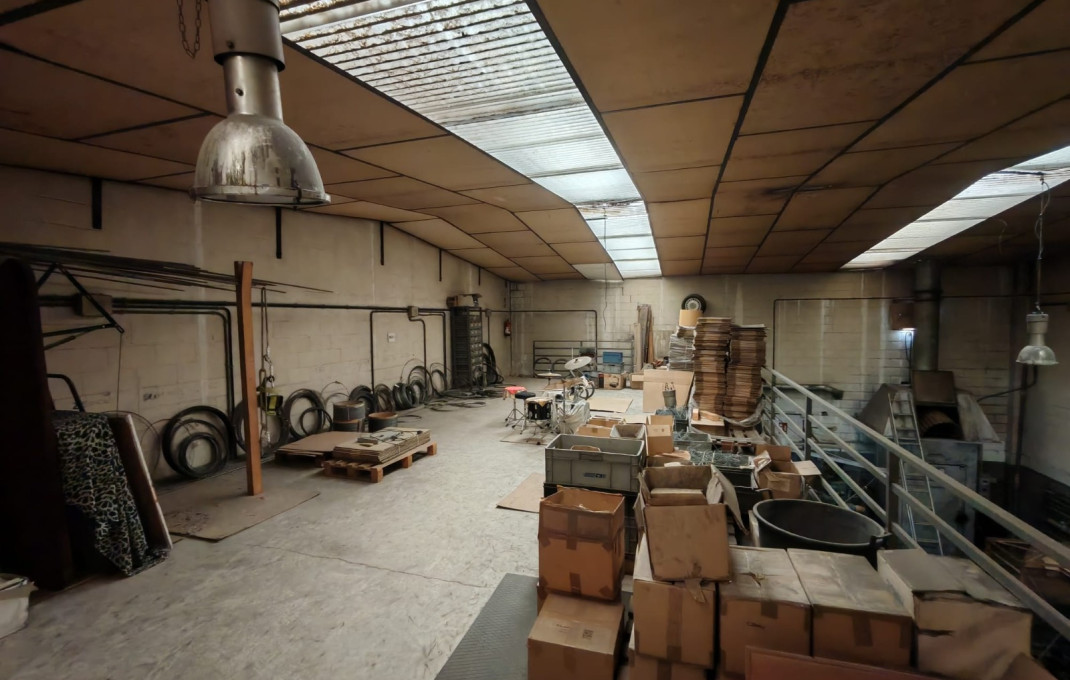 Venta - Naves y solares -
Barberá del Vallés