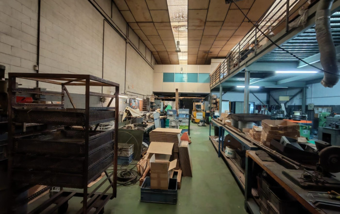 Venta - Naves y solares -
Barberá del Vallés