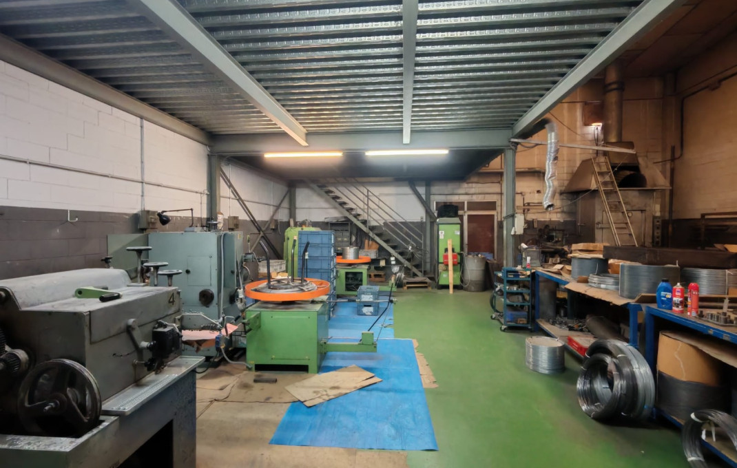 Venta - Naves y solares -
Barberá del Vallés