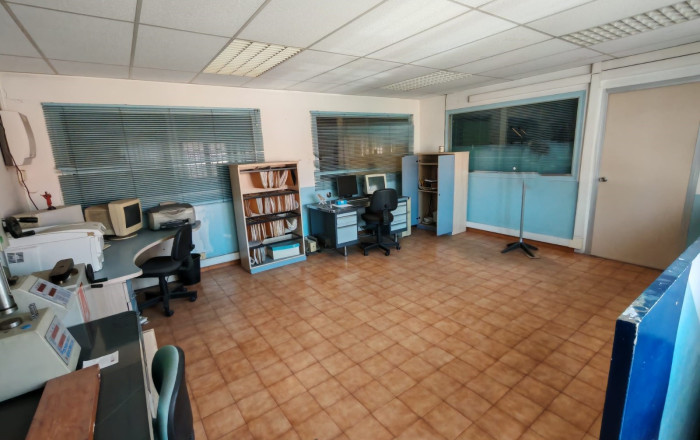 Venta - Naves y solares -
Barberá del Vallés