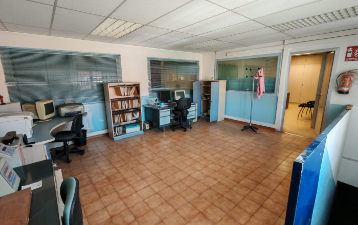 Venta - Naves y solares -
Barberá del Vallés