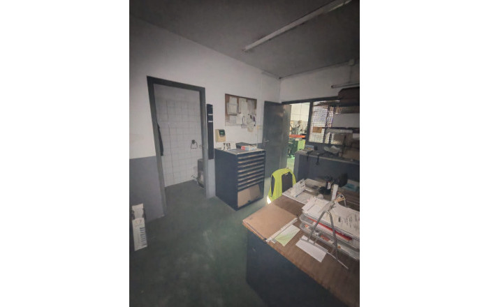 Venta - Naves y solares -
Barberá del Vallés