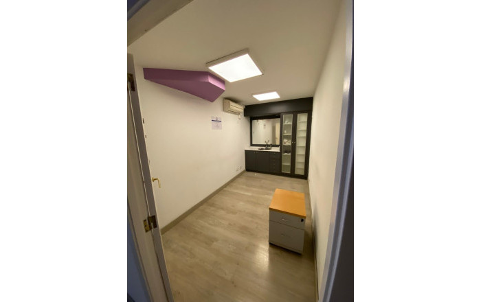 Alquiler - Local comercial -
Barcelona - Eixample Derecho