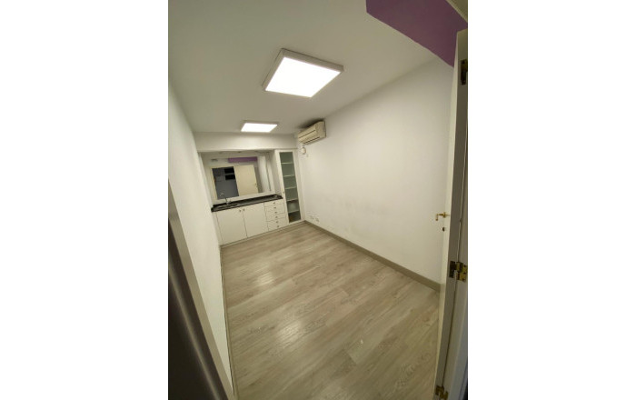 Alquiler - Local comercial -
Barcelona - Eixample Derecho