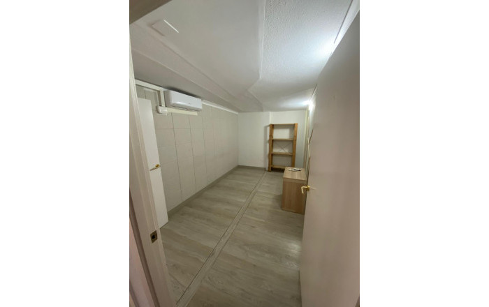 Alquiler - Local comercial -
Barcelona - Eixample Derecho