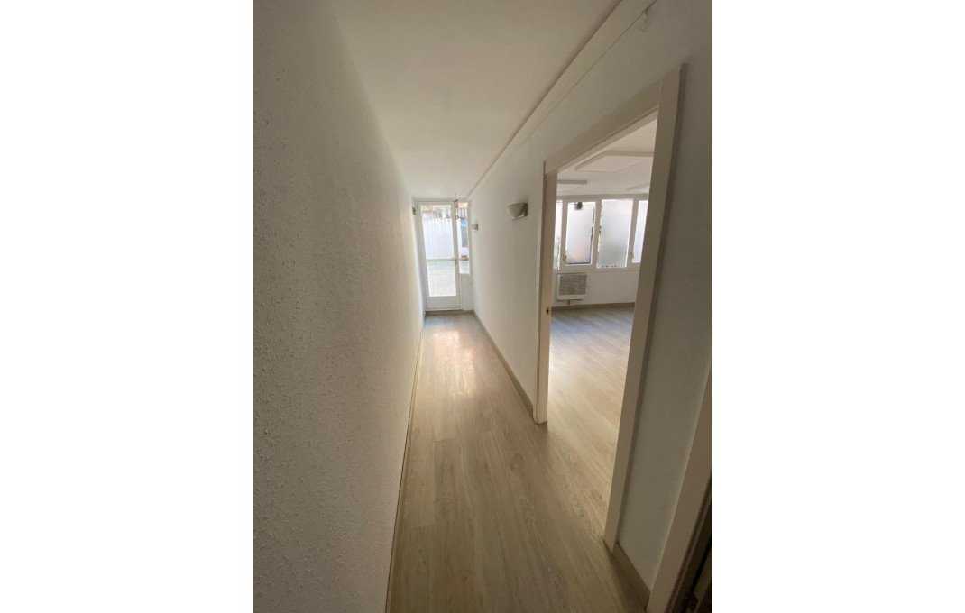 Alquiler - Local comercial -
Barcelona - Eixample Derecho