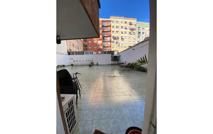 Alquiler - Local comercial -
Barcelona - Eixample Derecho