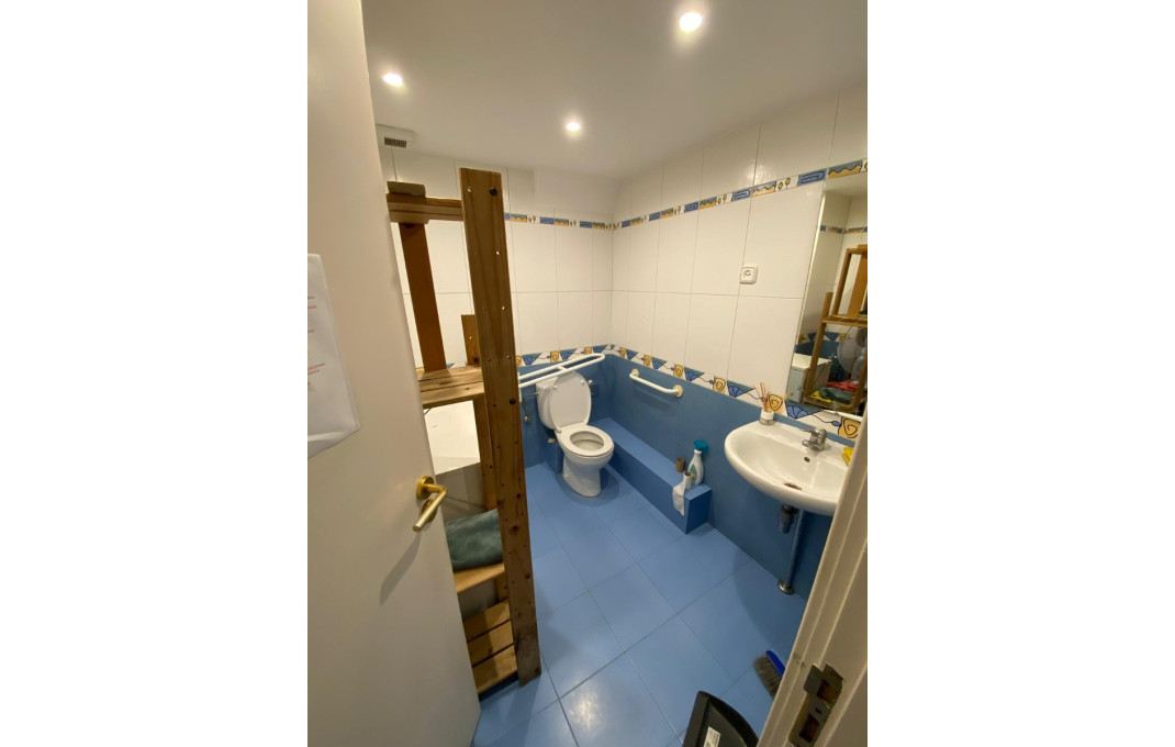 Alquiler - Local comercial -
Barcelona - Eixample Derecho