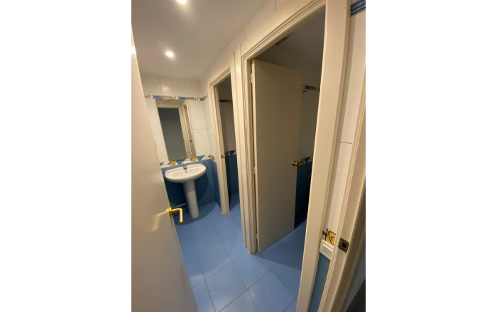 Alquiler - Local comercial -
Barcelona - Eixample Derecho