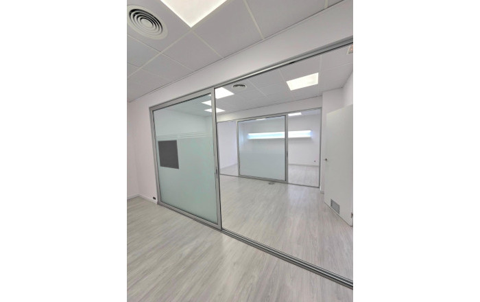 Alquiler - Local comercial -
Barcelona - Les corts