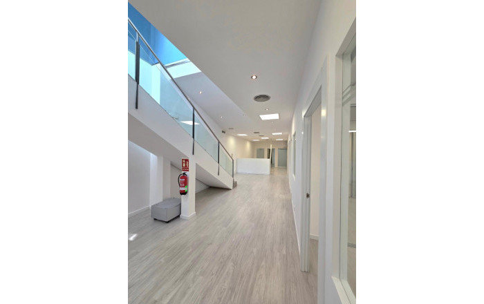 Alquiler - Local comercial -
Barcelona - Les corts