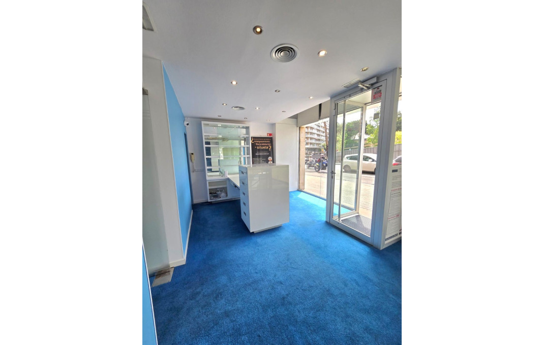 Alquiler - Local comercial -
Barcelona - Les corts