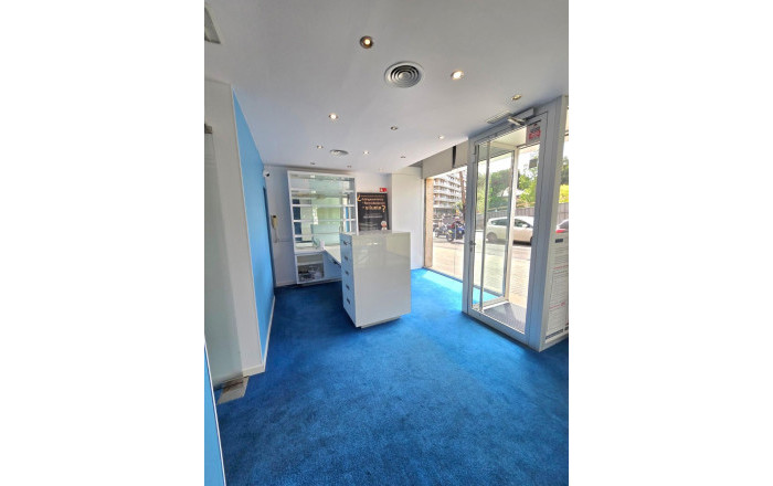 Alquiler - Local comercial -
Barcelona - Les corts