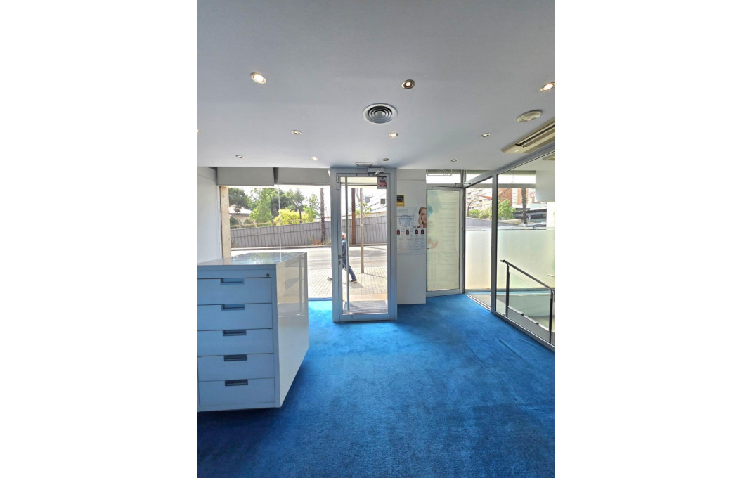 Alquiler - Local comercial -
Barcelona - Les corts