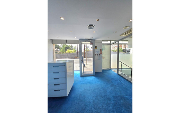 Alquiler - Local comercial -
Barcelona - Les corts