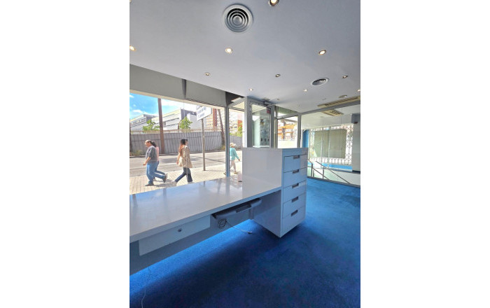 Alquiler - Local comercial -
Barcelona - Les corts