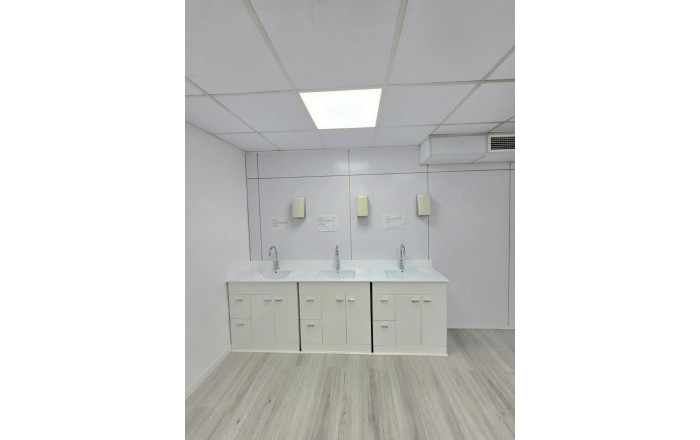 Alquiler - Local comercial -
Barcelona - Les corts