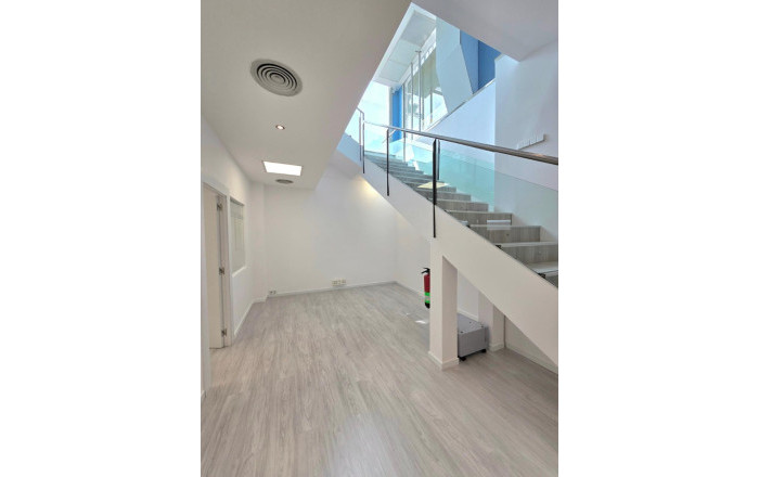 Alquiler - Local comercial -
Barcelona - Les corts