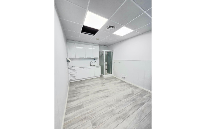 Alquiler - Local comercial -
Barcelona - Les corts