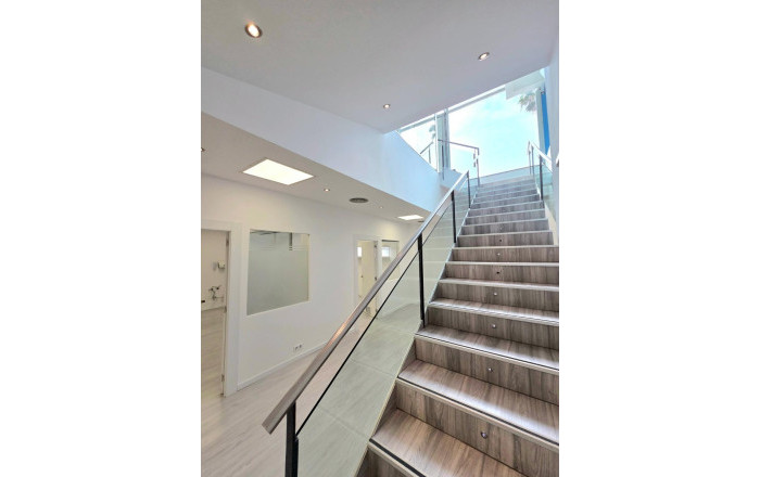 Alquiler - Local comercial -
Barcelona - Les corts