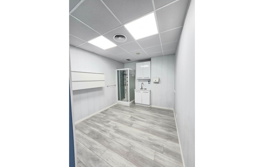 Alquiler - Local comercial -
Barcelona - Les corts