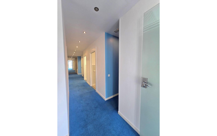 Alquiler - Local comercial -
Barcelona - Les corts