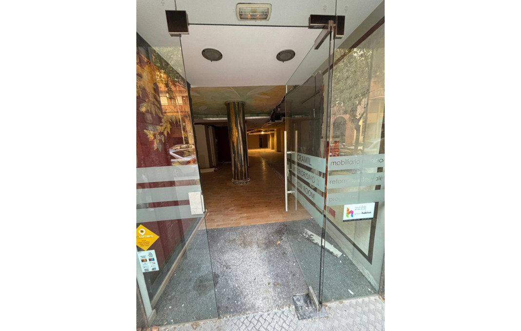 Alquiler - Local comercial -
Barcelona - Gràcia Nova