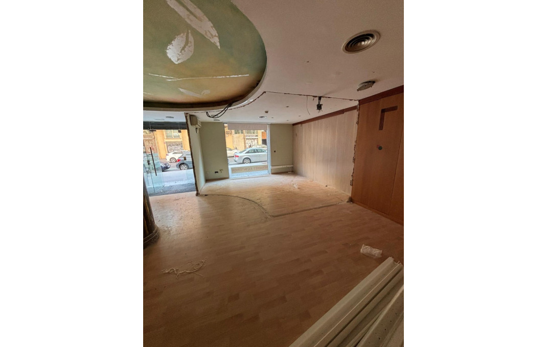 Alquiler - Local comercial -
Barcelona - Gràcia Nova