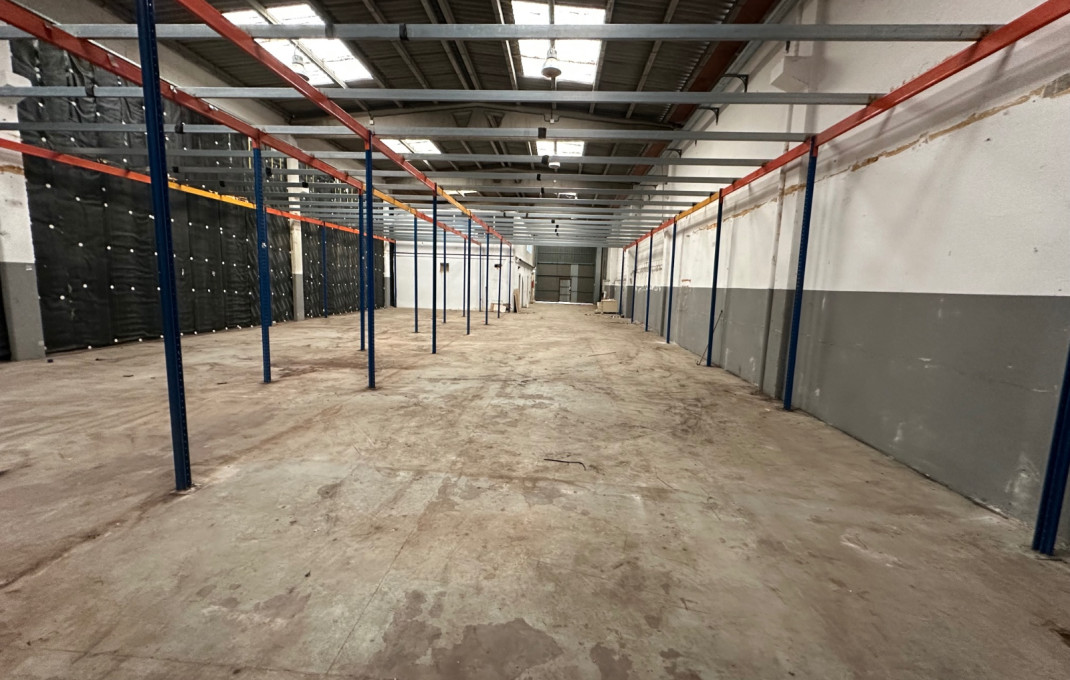 Venta - Naves y solares -
Terrassa