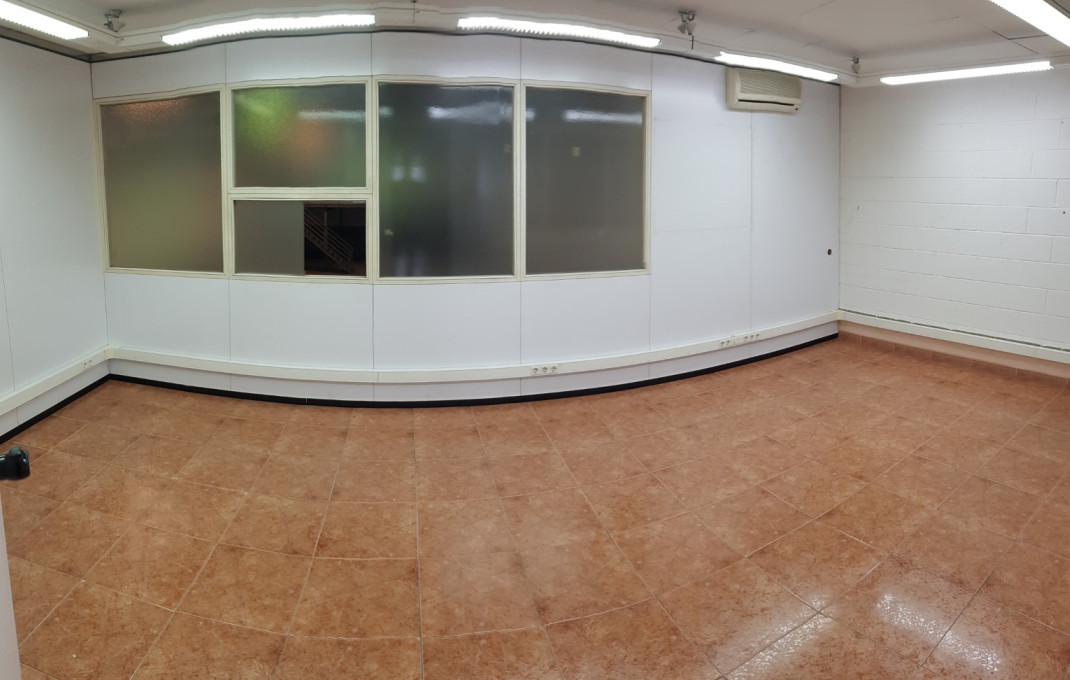 Venta - Naves y solares -
Terrassa