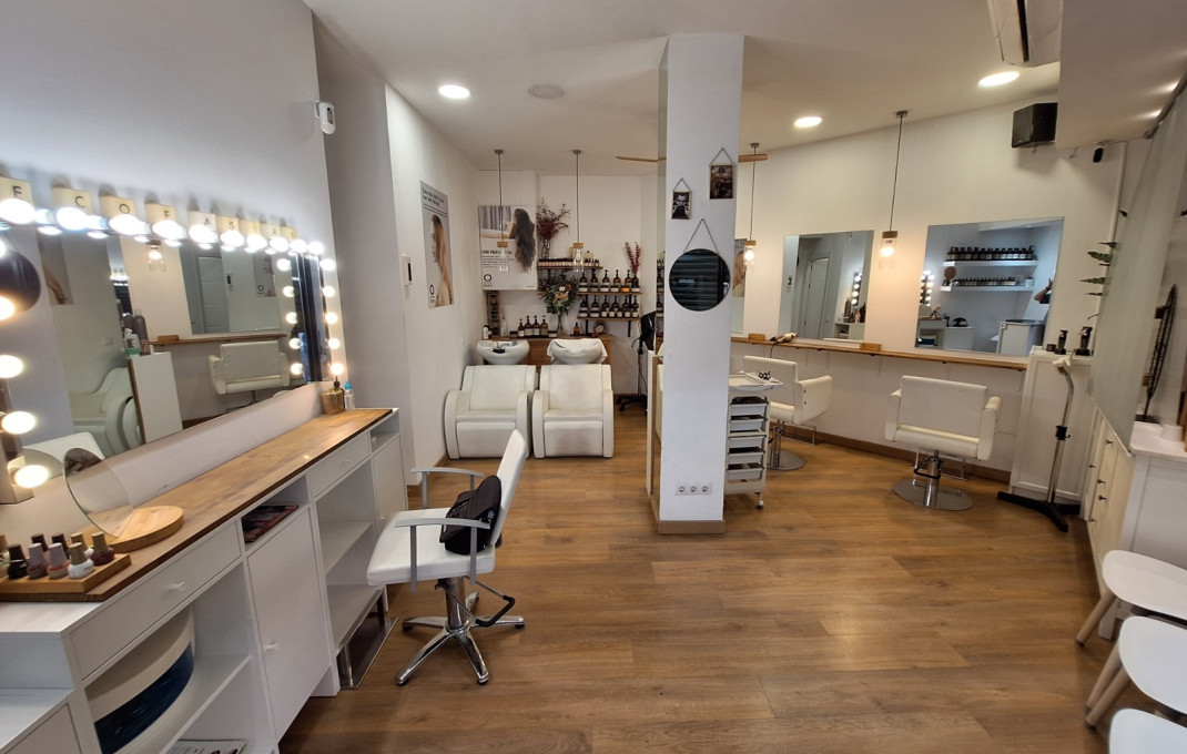 Traspaso - Peluquerias y Estetica -
Barcelona - Eixample Derecho