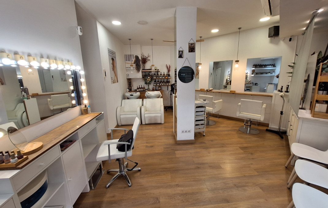 Traspaso - Peluquerias y Estetica -
Barcelona - Eixample Derecho