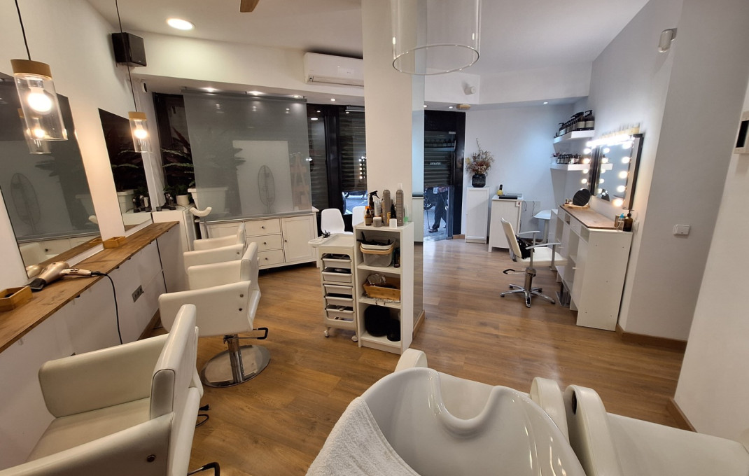 Traspaso - Peluquerias y Estetica -
Barcelona - Eixample Derecho