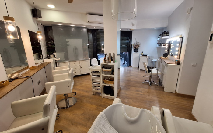 Traspaso - Peluquerias y Estetica -
Barcelona - Eixample Derecho