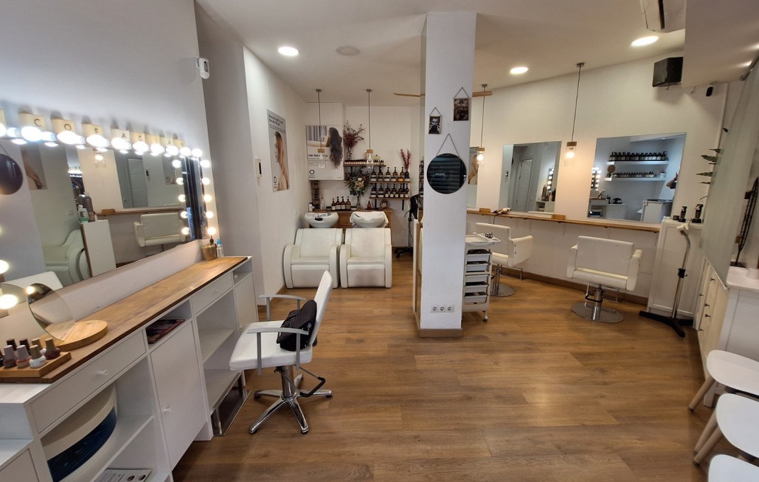Traspaso - Peluquerias y Estetica -
Barcelona - Eixample Derecho