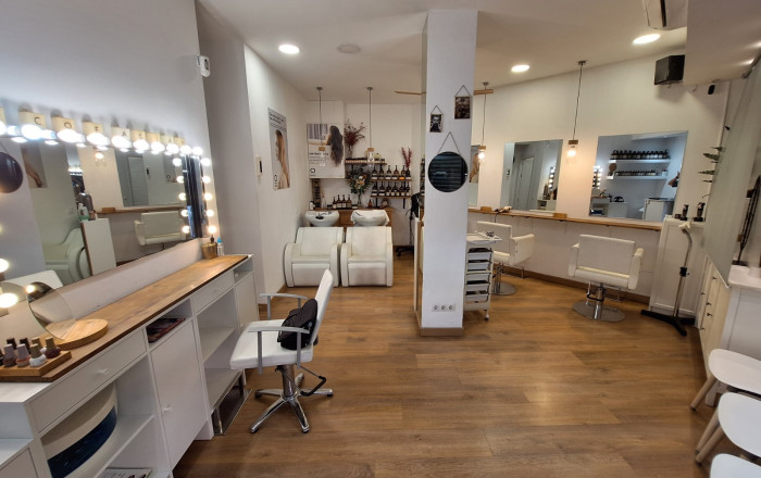 Traspaso - Peluquerias y Estetica -
Barcelona - Eixample Derecho