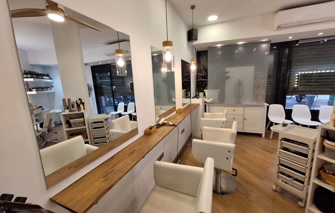 Traspaso - Peluquerias y Estetica -
Barcelona - Eixample Derecho