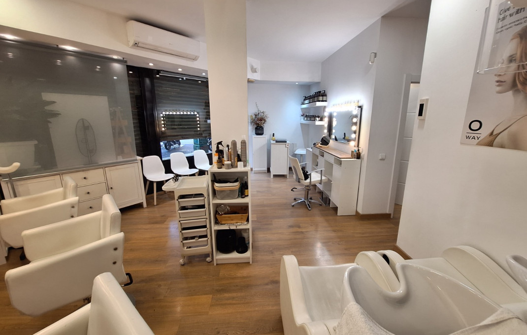Traspaso - Peluquerias y Estetica -
Barcelona - Eixample Derecho
