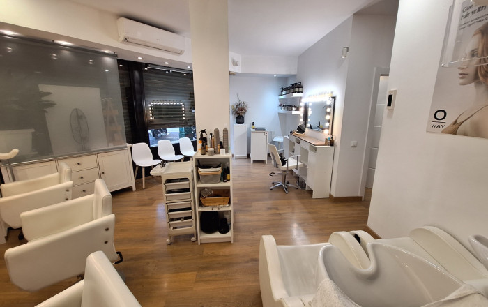 Traspaso - Peluquerias y Estetica -
Barcelona - Eixample Derecho