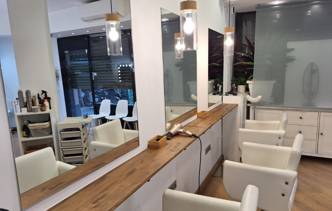 Traspaso - Peluquerias y Estetica -
Barcelona - Eixample Derecho