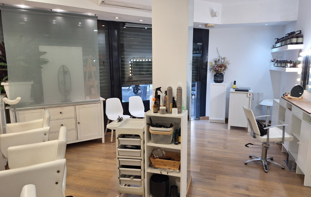 Traspaso - Peluquerias y Estetica -
Barcelona - Eixample Derecho