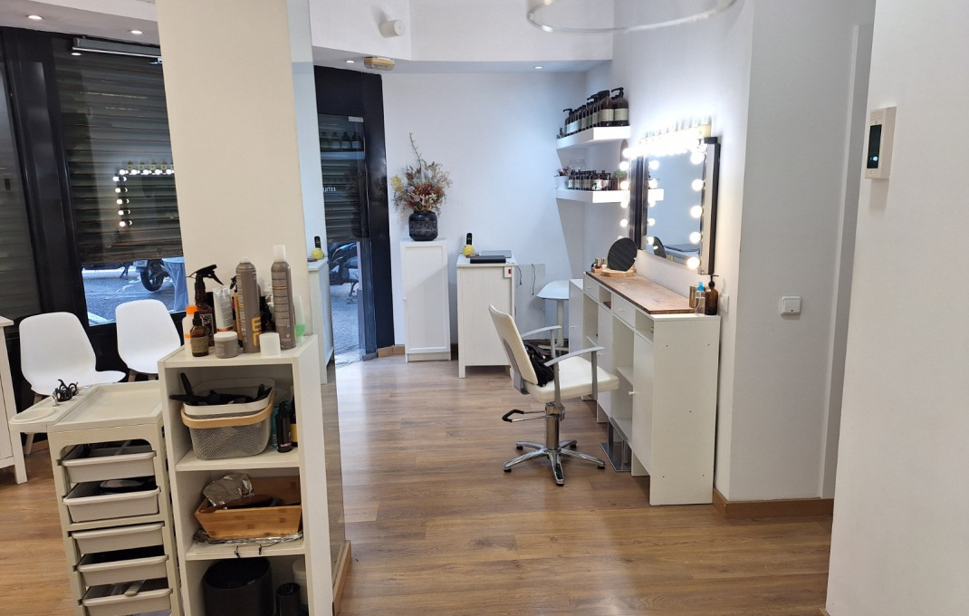 Traspaso - Peluquerias y Estetica -
Barcelona - Eixample Derecho