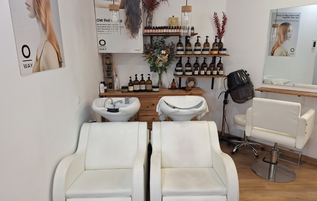 Traspaso - Peluquerias y Estetica -
Barcelona - Eixample Derecho