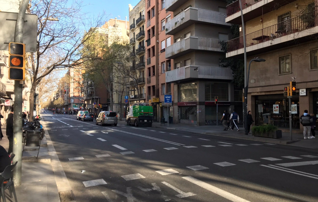 Venta en rentabilidad - Local comercial -
Barcelona - Sants
